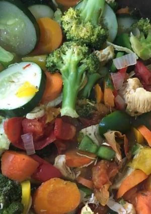 A picture of Italian chicken stir fly and vegetables.
