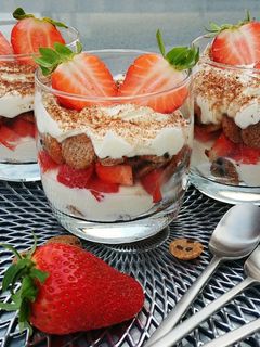Erdbeer-Dessert im Glas Rezepthauptbild