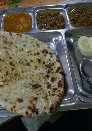 A picture of Stuff aloo Kulcha.