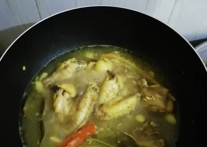 Stok ayam di kulkas