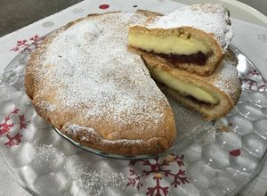 Foto di Crostata morbida con crema pasticcera e marmellata di more 😍