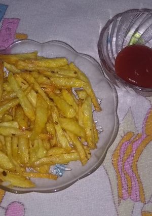 करारे फ्रेंच फ्राइज़ (karare french fries recipe in Hindi) रेसिपी मुख्य फोटो