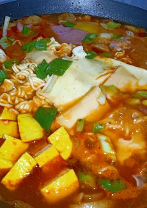 Foto resep Kreasi Pop mie gledek korea