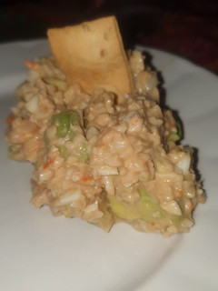 Una foto de Cóctel de aguacate, huevo y surimi