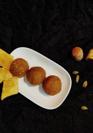 शंकरपाळ्याचे लाडू (shankarpale ladoo recipe in marathi) रेसिपी चे मुख्य फोटो 
