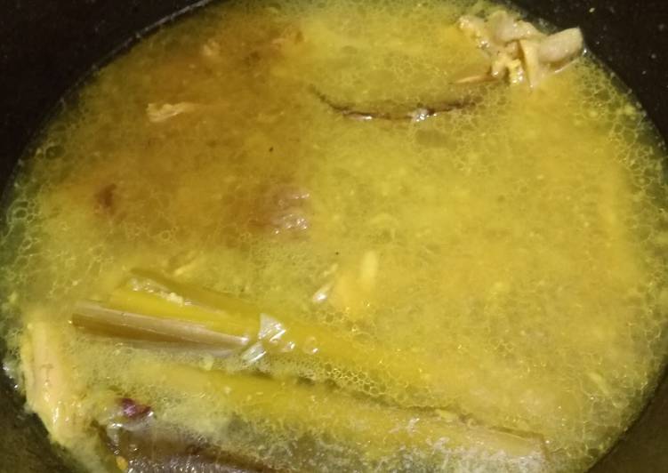 Sayur ayam bumbu kuning belimbing wuluh