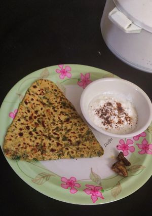 A picture of Methi Paratha Fenugreek Pata tha.