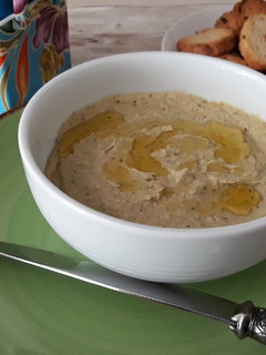 Una foto de Hummus de berenjena