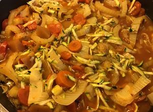 Une photo de Carottes navets fenouil et courgettes au curcuma