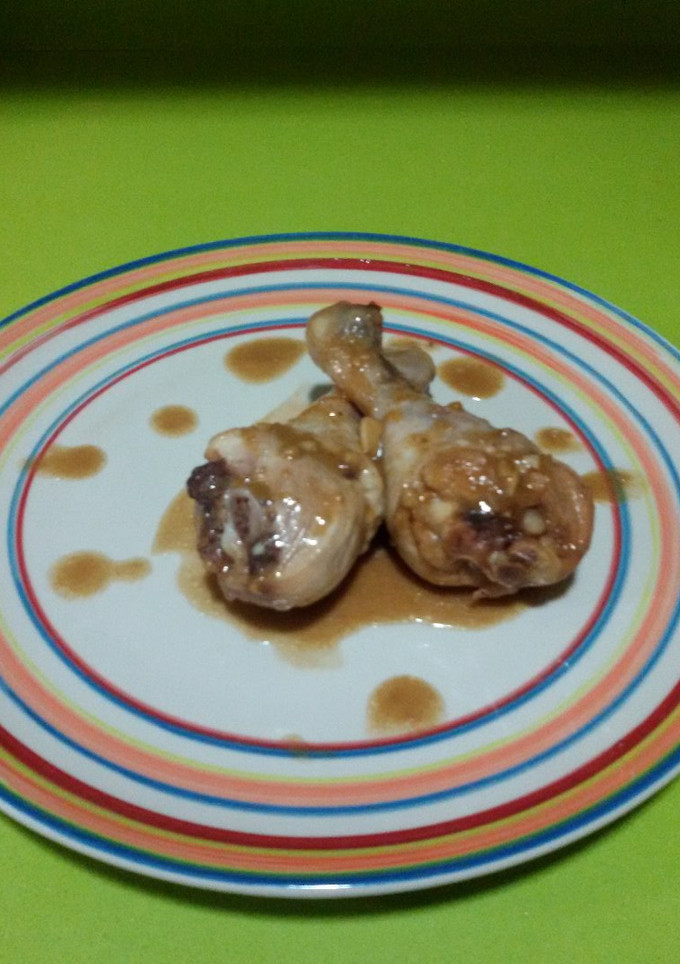 Una foto de Muslitos de pollo al ajillo con thermomix