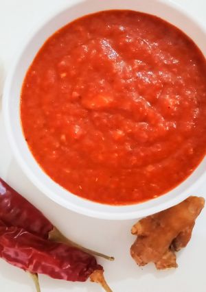 A picture of Schezwan Chutney.