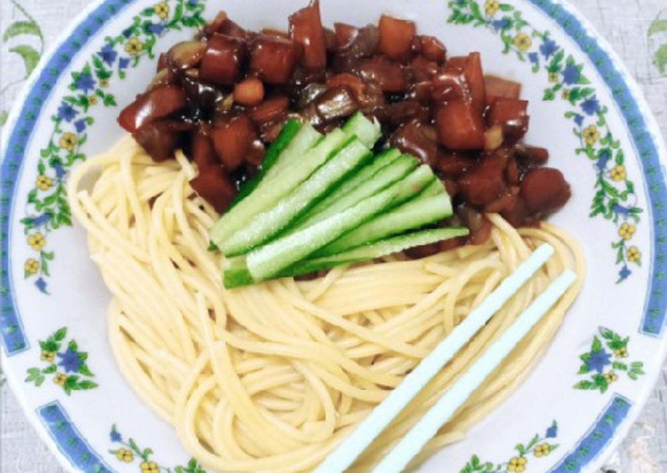 Jajangmyeon (mie hitam Korea)