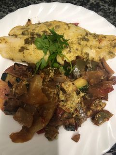Una foto de 119. Pescado con cama de verduras y salsa de mostaza (principal pescado)