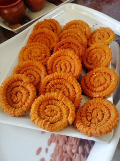 चकली (chakli recipe in Hindi) रेसिपी मुख्य फोटो