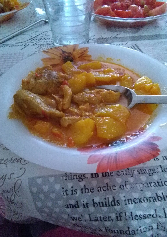 Una foto de Guisado de pollo y champiñones