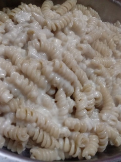 Una foto de Fideos con salsa blanca