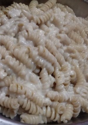 Una foto de Fideos con salsa blanca