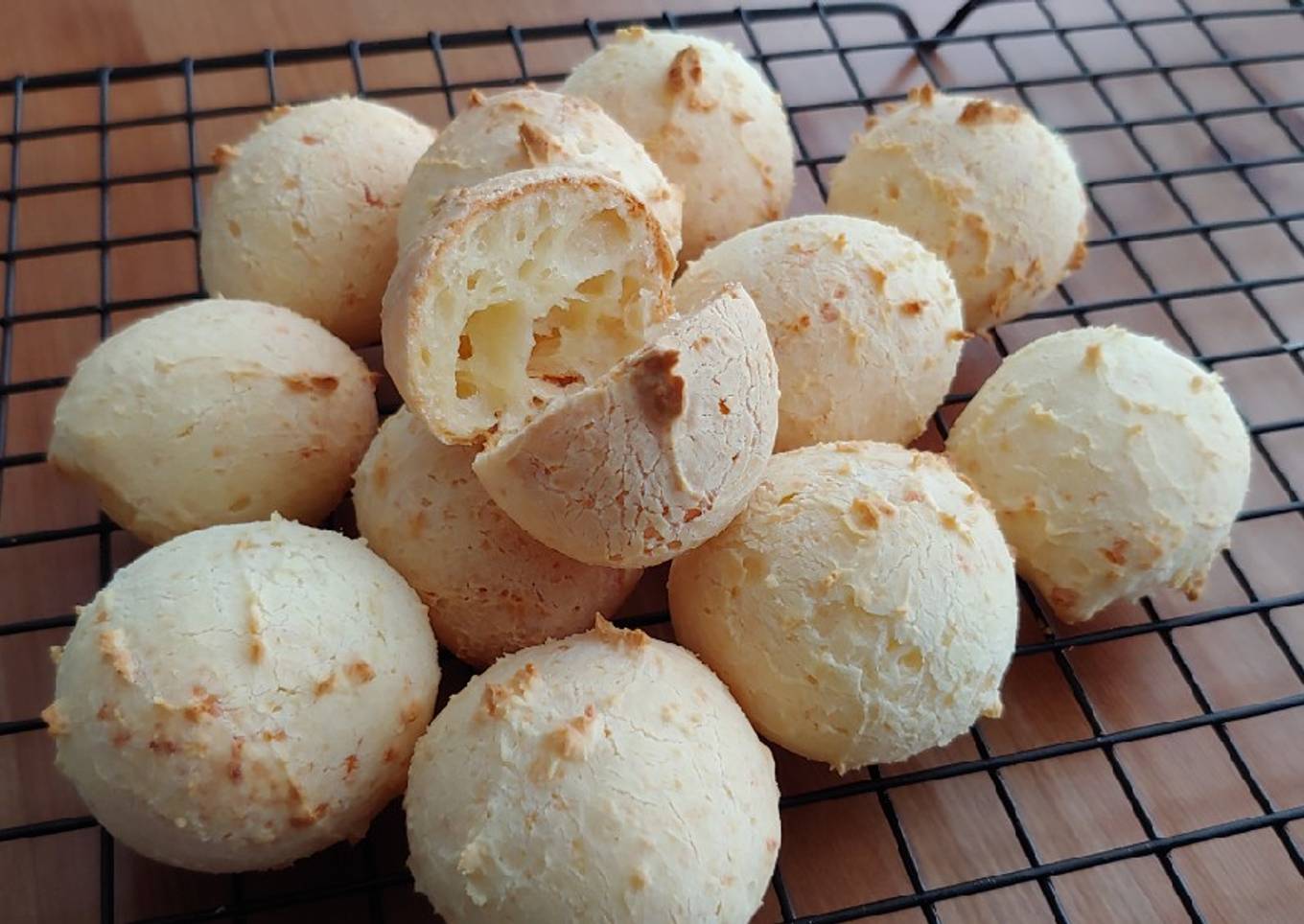Pao de Queijo (Brazillian Cheese Bread)
