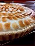 Pie de maracuyá con merengue suizo saborizado de maracuyá