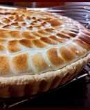 Pie de maracuyá con merengue suizo saborizado de maracuyá