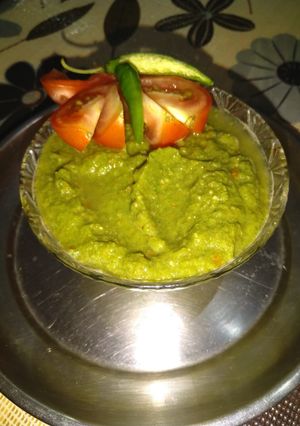 A picture of Green chutney.