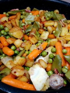 Una foto de Menestra rápida (Instant Pot) con patatas y bacon
