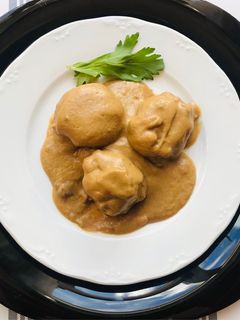 Una foto de Albóndigas caseras con salsa de níscalos o setas
