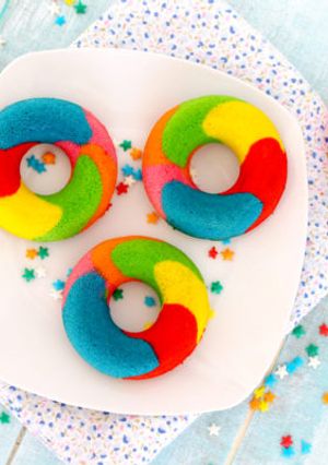 Una foto de Donuts de colores