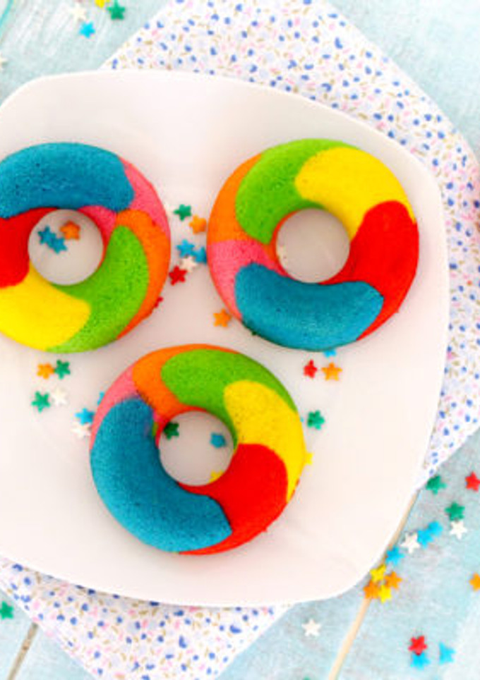 Una foto de Donuts de colores