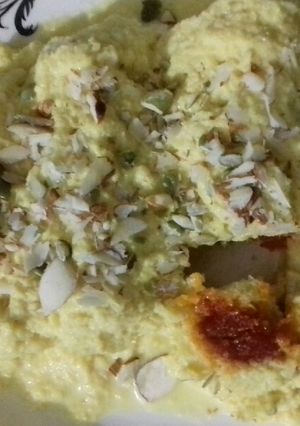 गाजर पाक रोल्स विथ राबड़ी(Gajar pak roll with rabdi recipe in Hindi) रेसिपी मुख्य फोटो