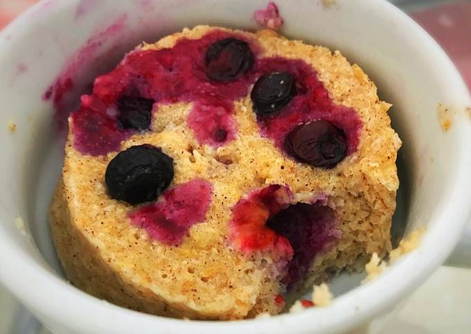 Torta en taza light o mug cake de arándanos saludable al microondas (muffin  de arándanos) 3 pasos Receta de geri : @ en Instagram- Cookpad