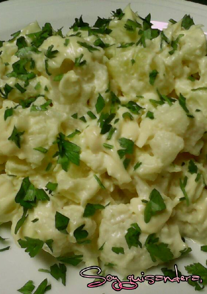 Una foto de Coliflor y patata con ali oli