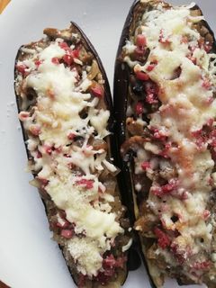Una foto de Berenjenas rellenas de champiñones y jamón