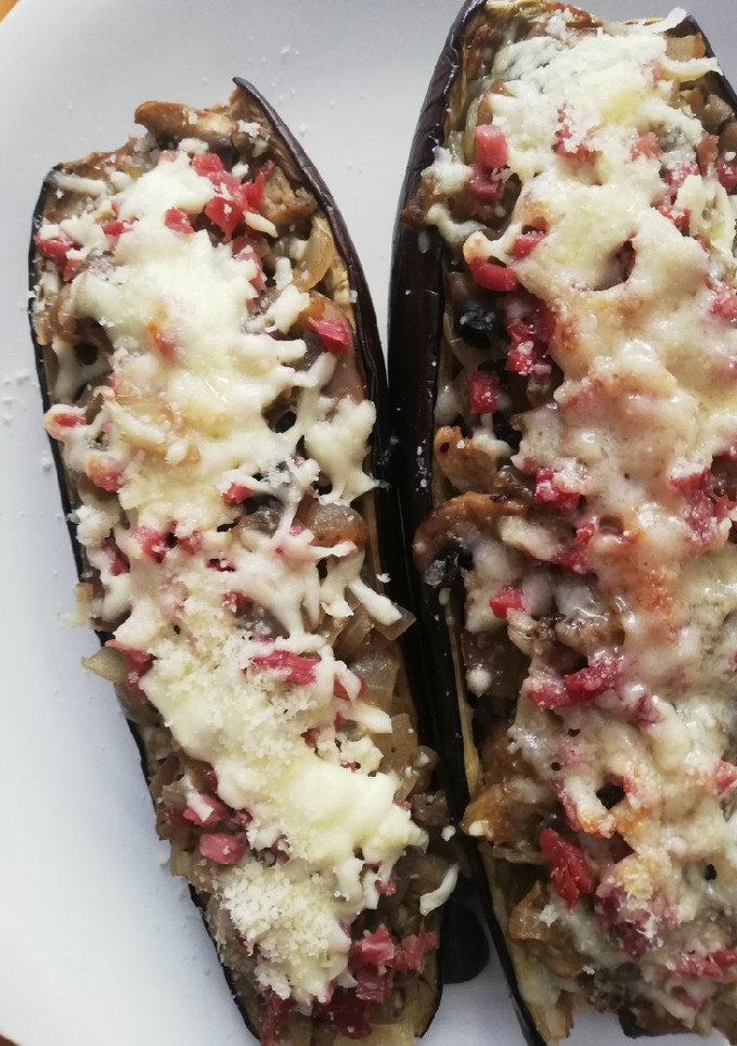 Una foto de Berenjenas rellenas de champiñones y jamón