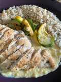 Pollo a las hierbas con salsa de choclo y arroz