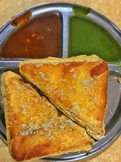 A picture of Bread Pakora.
