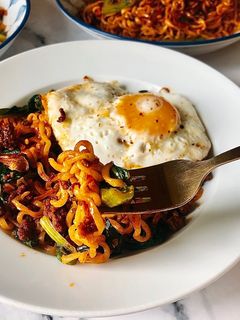 Hình của món Mì trộn bò bằm cải cay 🍝.