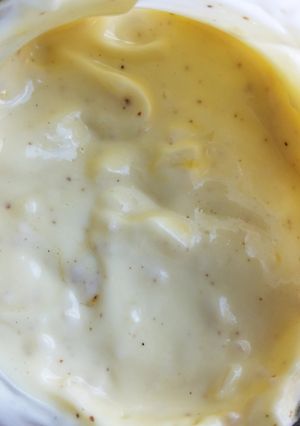 A picture of Garlic olive oil mayonnaise.