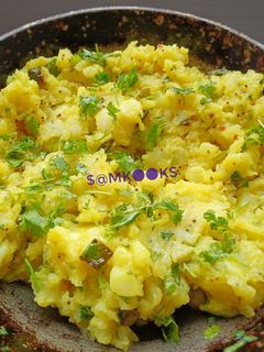 बटाटा भाजी सुकी (Batata Sukki Bhaji Recipe In Marathi) रेसिपी चे मुख्य फोटो