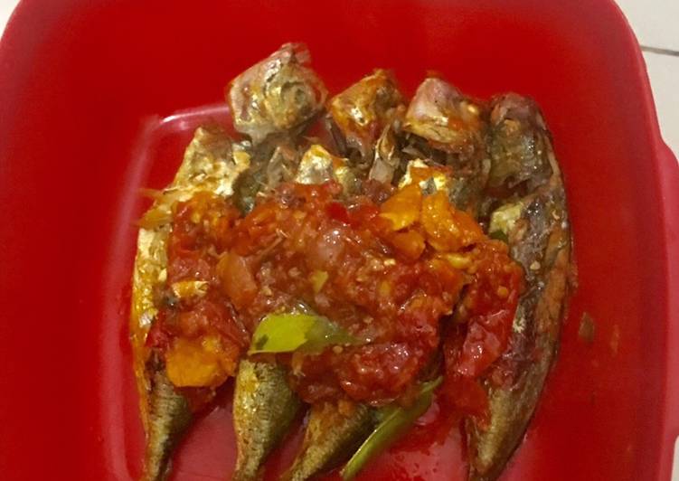 Ikan Goreng Sarden Pedas Manis Kuning