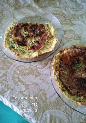 Una foto de Tortilla de cebolla verdeo como yo la hago.. Fácil y simple 3 ingred