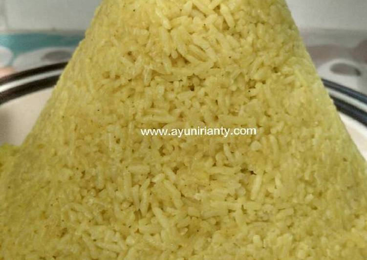 Bagaimana Membuat Nasi Kuning Tumpeng yang Lezat