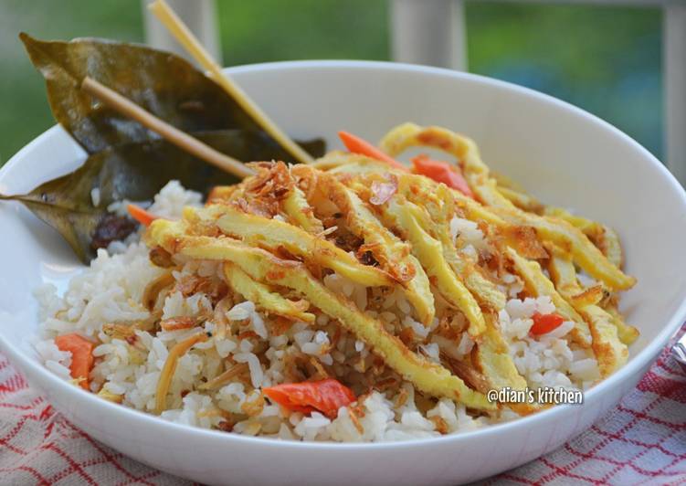 Bahan Membuat Nasi Liwet Khas Sunda Pake Rice cooker super gampang, Menggugah Selera