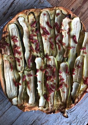 Une photo de Tarte Flammekhueche aux courgettes et pesto
