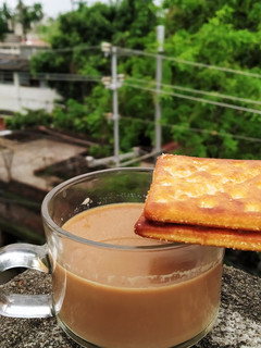 দুধ চা (doodh chaa recipe in bengali) রেসিপির প্রধান ছবি