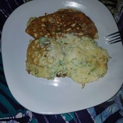 A picture of Fried egg with cucumber.