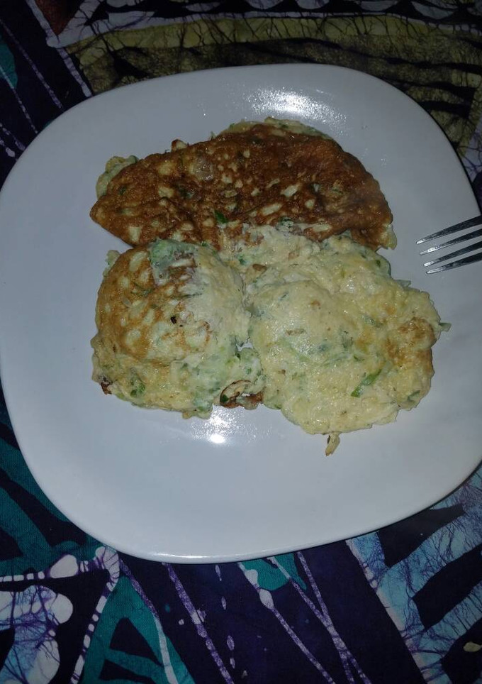 A picture of Fried egg with cucumber.