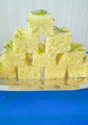 झटपट खमंग ढोकळा (dhokla recipe in marathi) रेसिपी चे मुख्य फोटो 