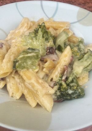 Una foto de Rigatoni con brócoli, panceta y queso fundido