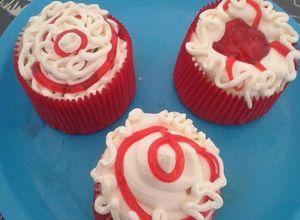 Una foto de CupCake relleno de leche condensada en MICROONDAS